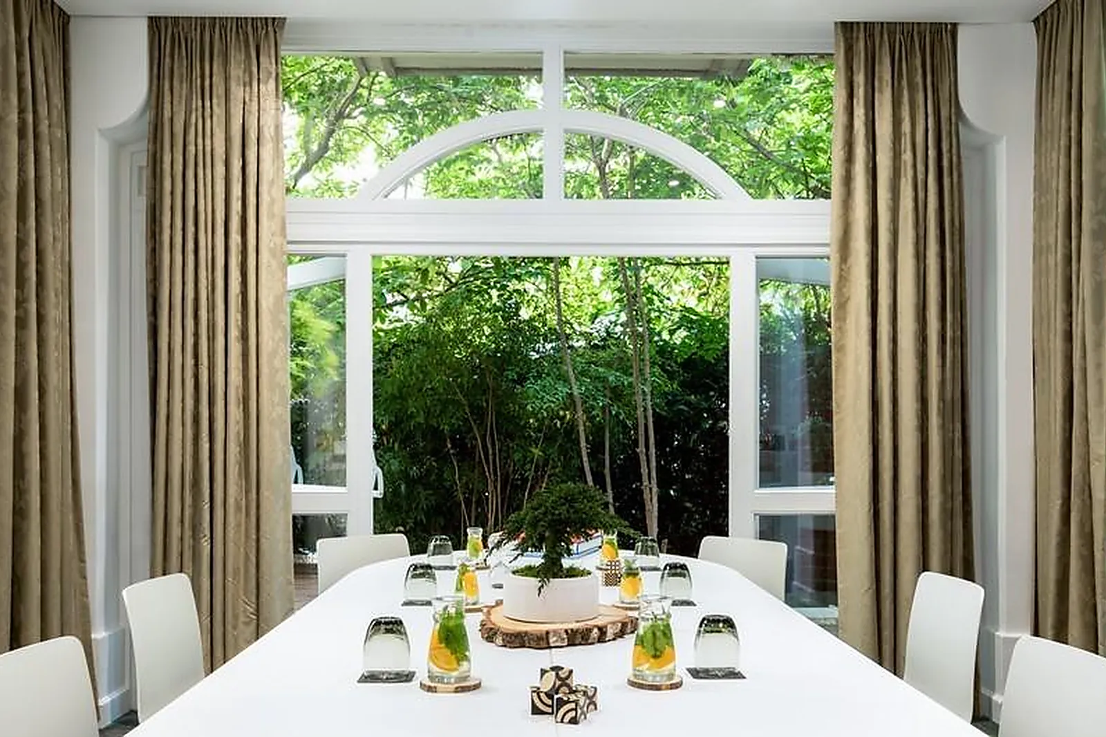 Lieux événementiels, RENAISSANCE PARIS NOBEL TOUR EIFFEL HÔTEL