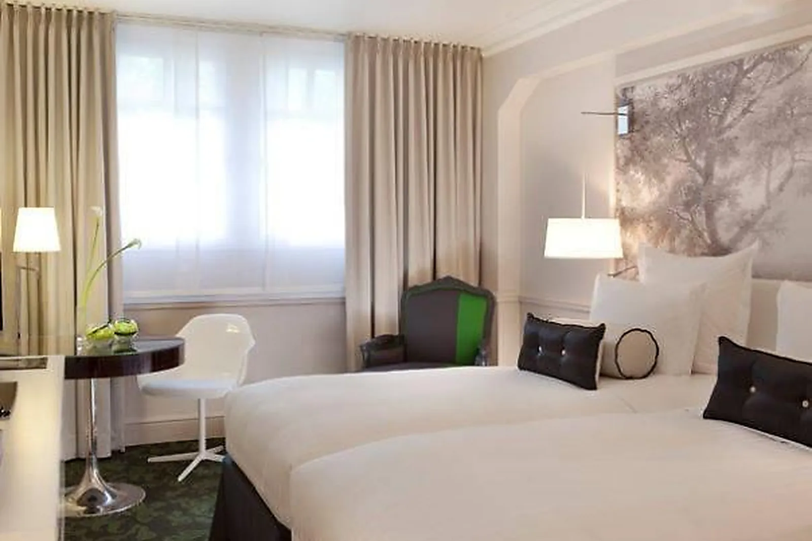 Lieux événementiels, RENAISSANCE PARIS NOBEL TOUR EIFFEL HÔTEL