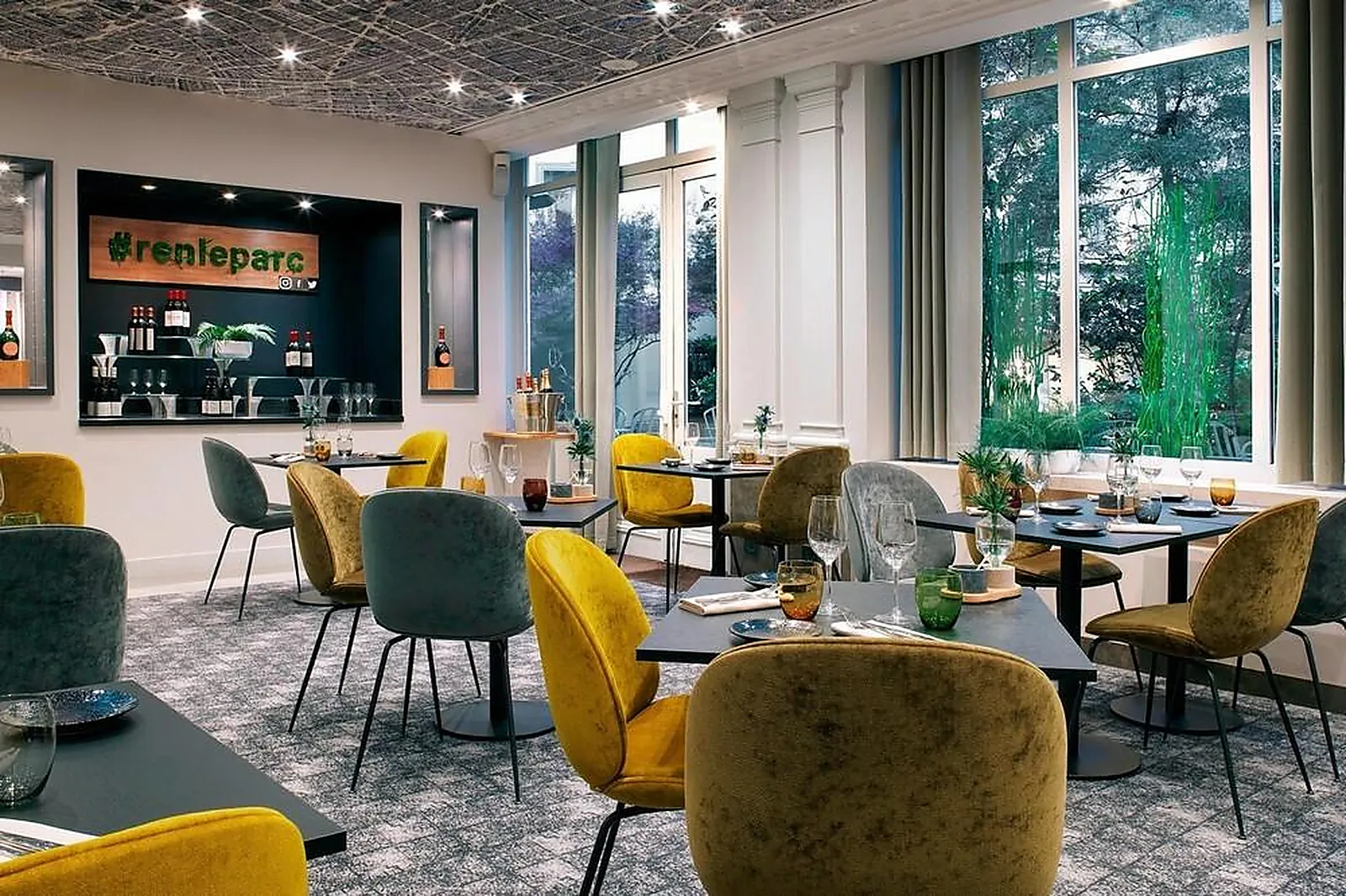 Lieux événementiels, RENAISSANCE PARIS NOBEL TOUR EIFFEL HÔTEL