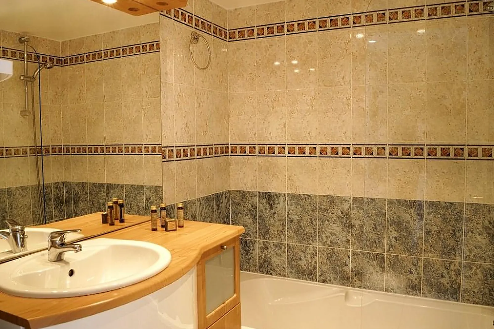 Lieux événementiels, RESIDENCE LES SANGUINAIRES