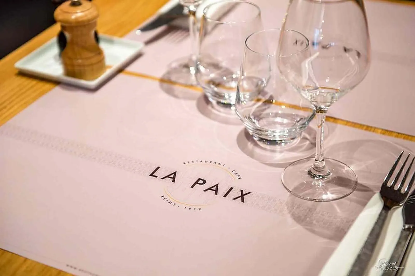 Lieux événementiels, RESTAURANT CAFÉ DE LA PAIX