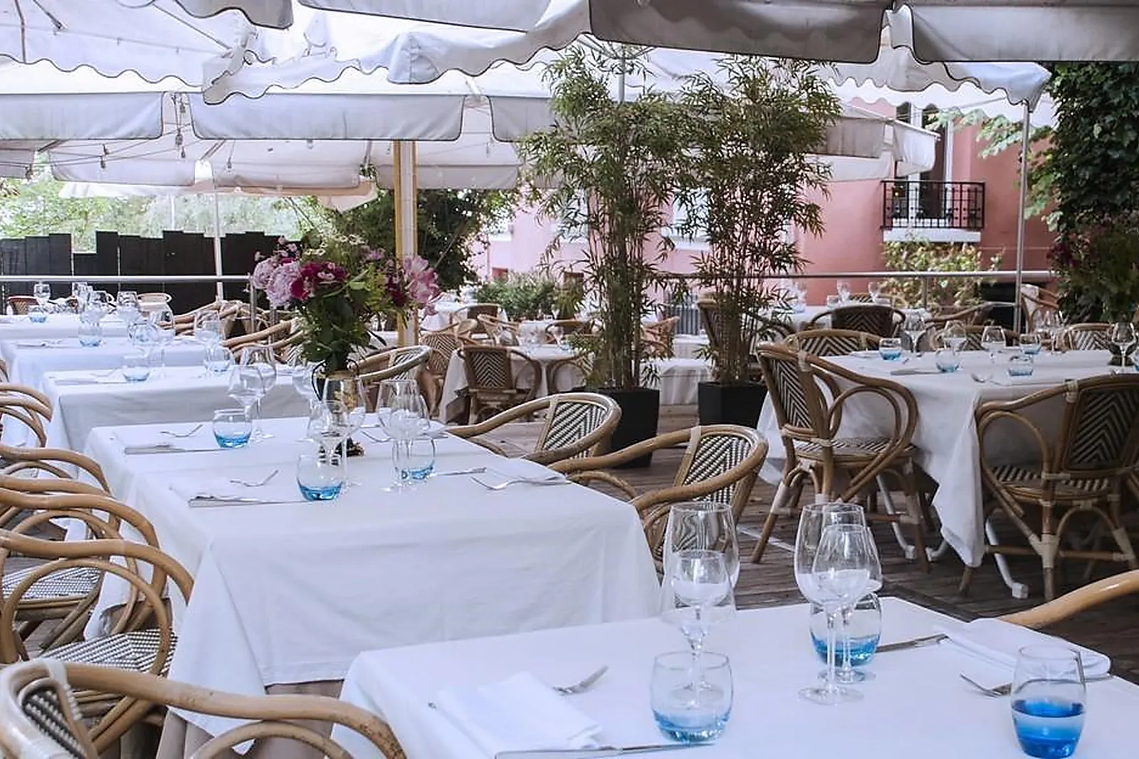 Lieux événementiels, RESTAURANT VILLA9TROIS