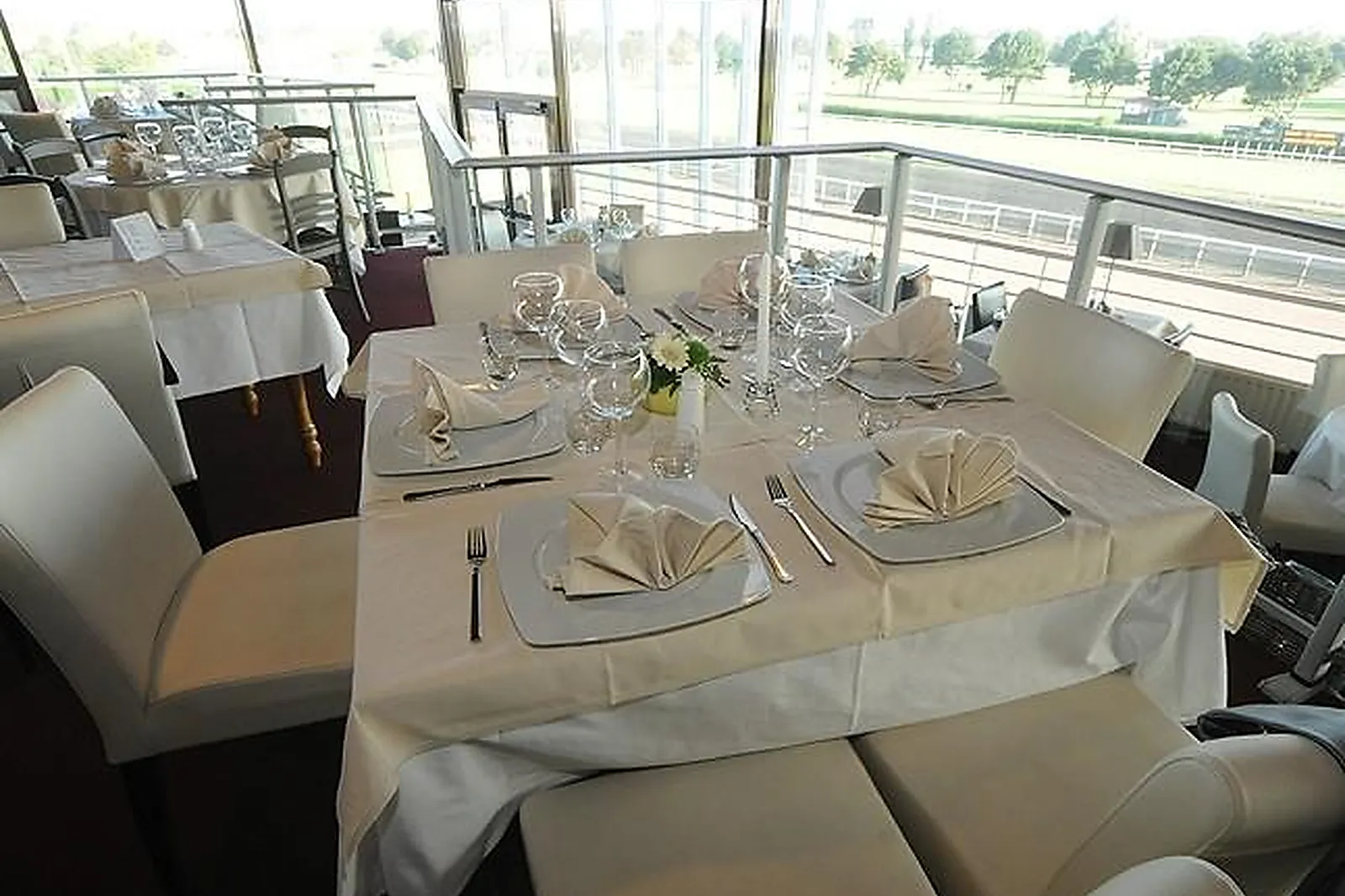 Lieux événementiels, RESTAURANT DE L'HIPPODROME