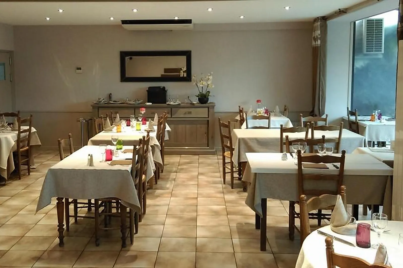 Lieux événementiels, RESTAURANT DES DOMBES