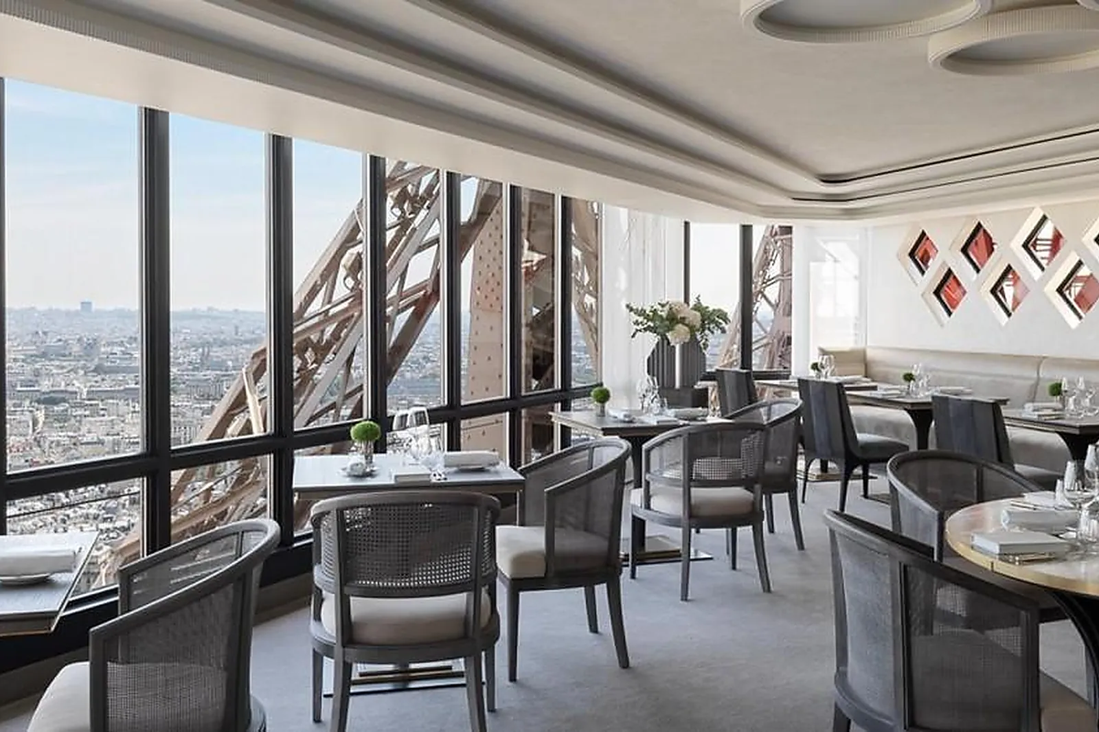 Lieux événementiels, RESTAURANT LE JULES VERNE