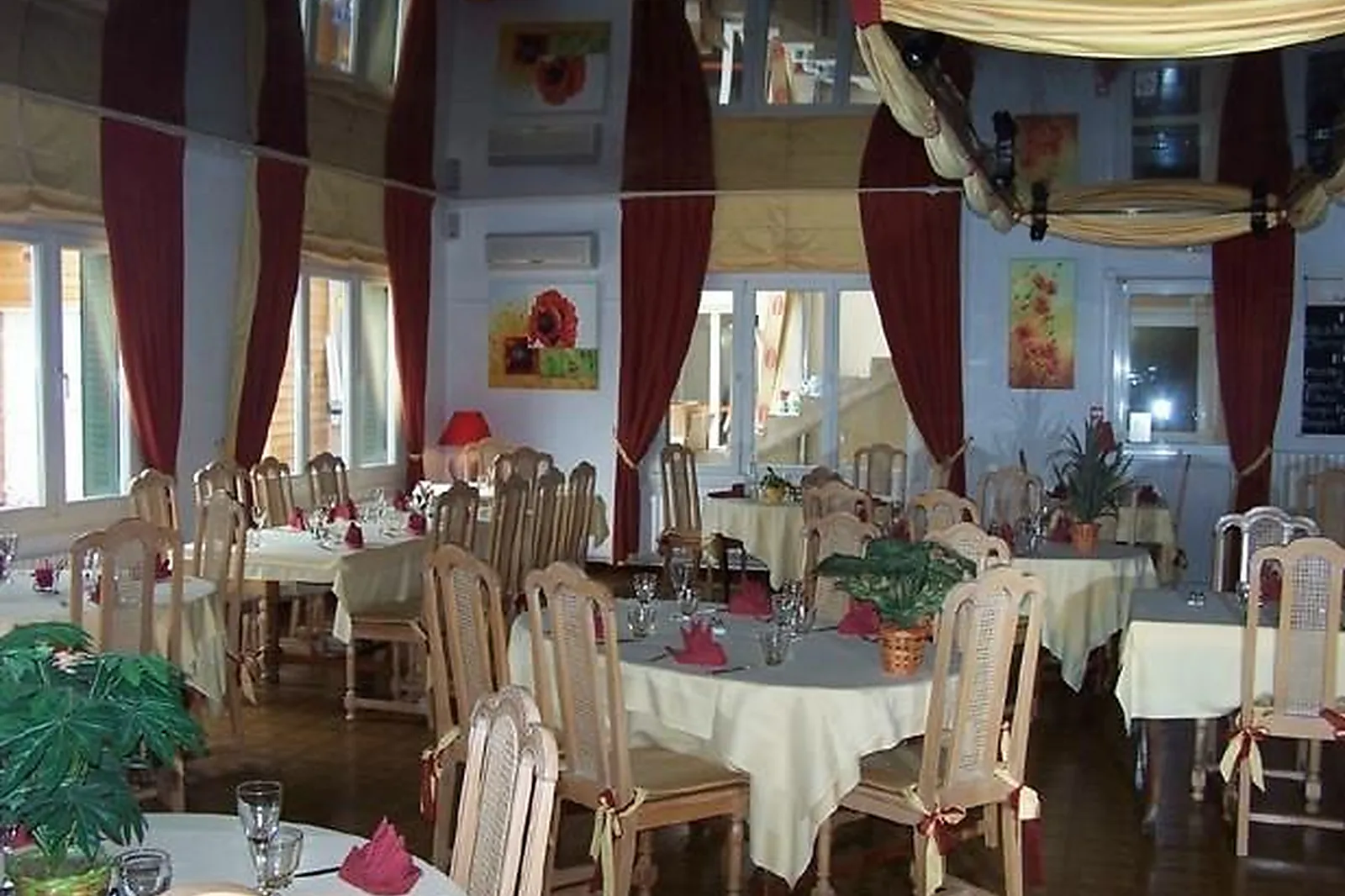 Lieux événementiels, RESTAURANT LE ROMAIN