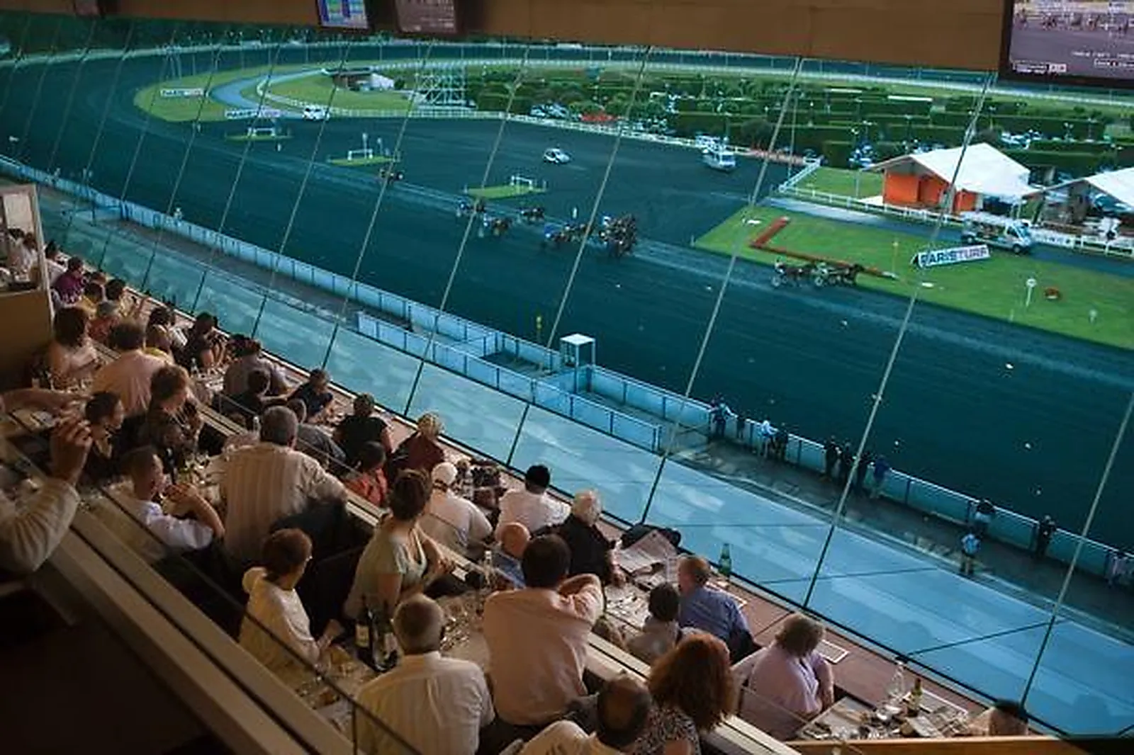 Lieux événementiels, RESTAURANTS PANORAMIQUES HIPPODROME PARIS-VINCENNES