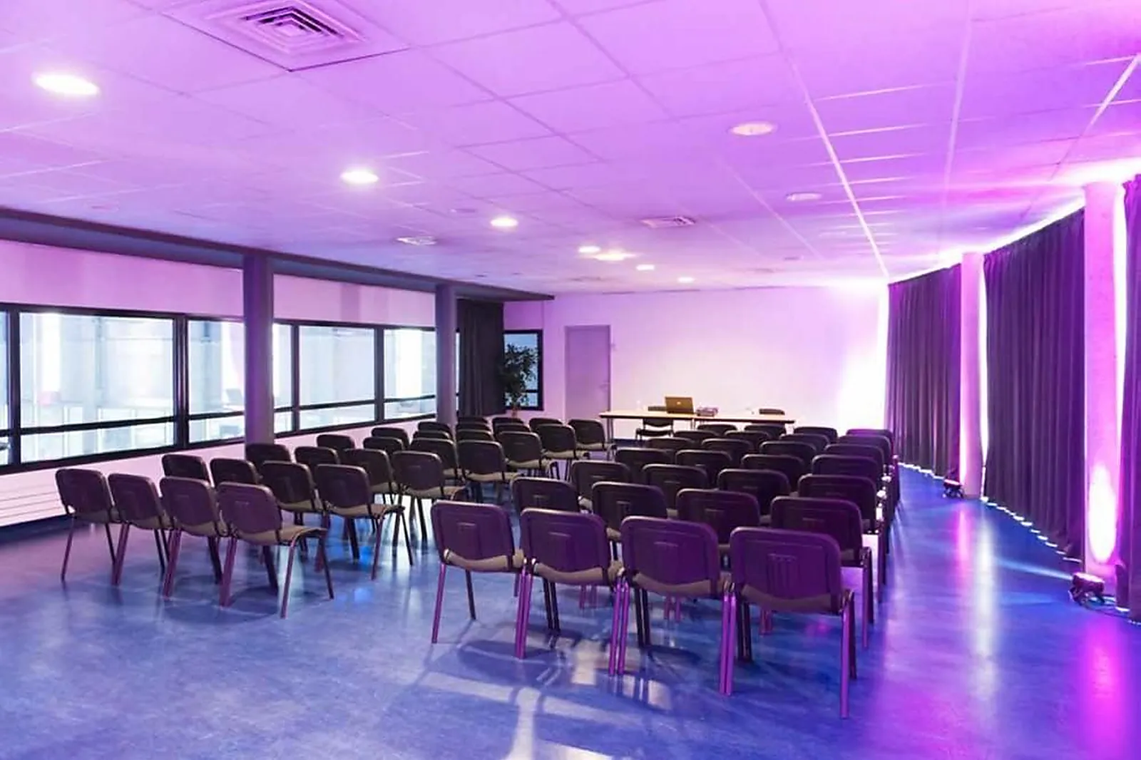 Lieux événementiels, RINKLA STADIUM