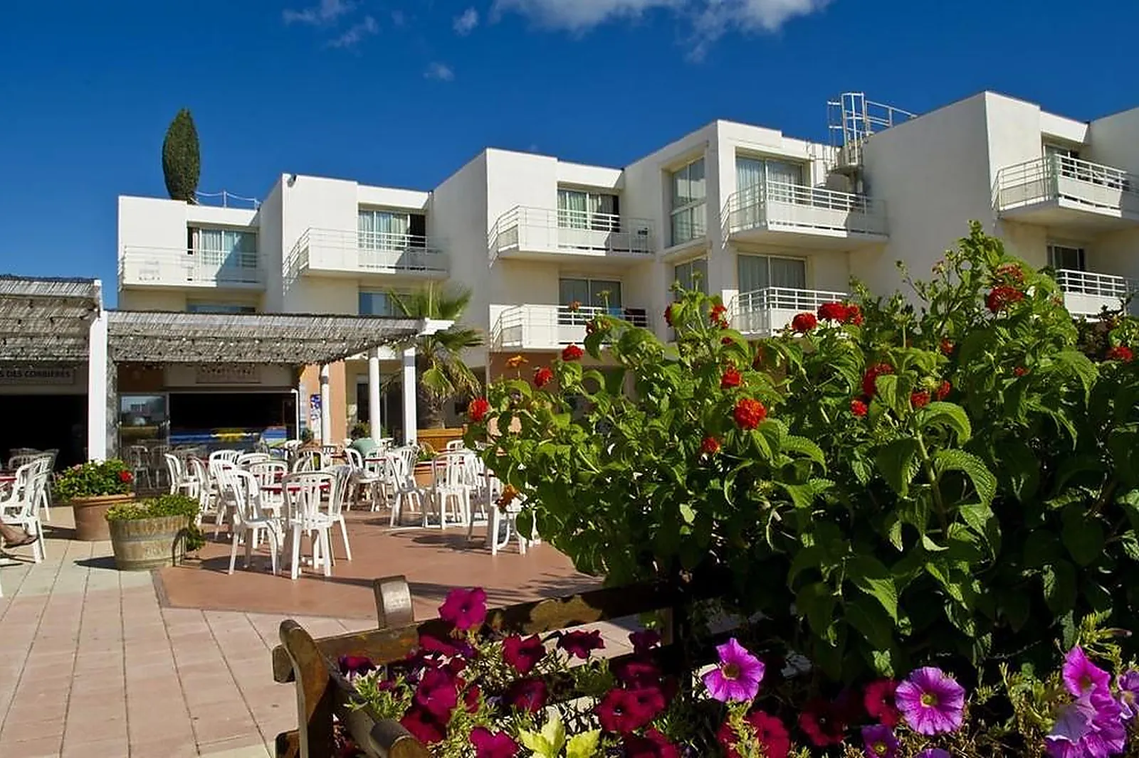 Lieux événementiels, RIVES DES CORBIÈRES