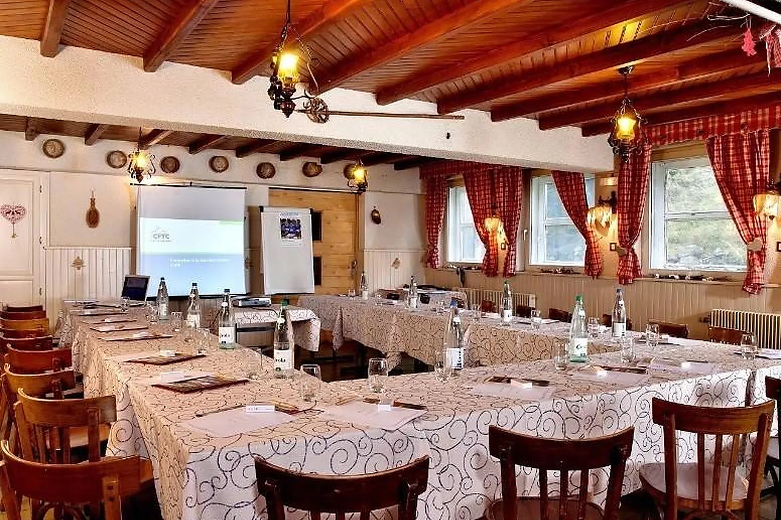 Lieux événementiels, ROUGE GAZON