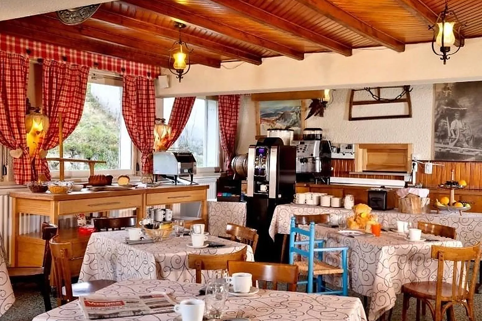 Lieux événementiels, ROUGE GAZON