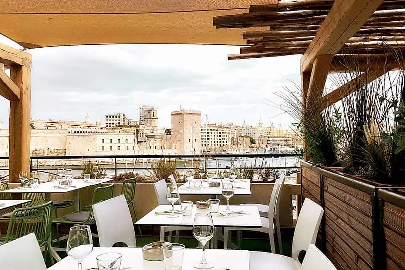 Lieux événementiels, ROWING CLUB