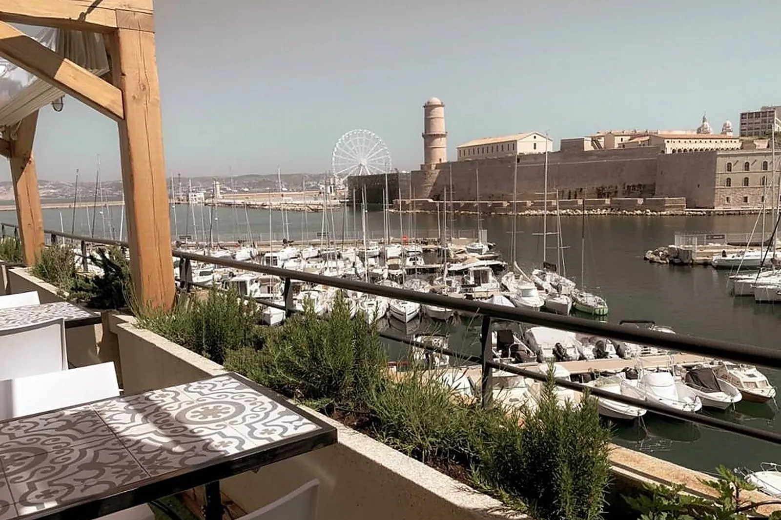 Lieux événementiels, ROWING CLUB