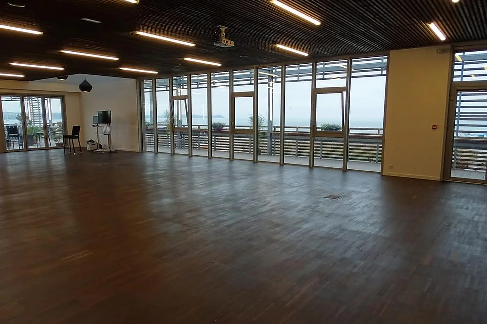 Lieux événementiels, SALLE PANORAMIQUE DE LA CRIÉE D’ERQUY