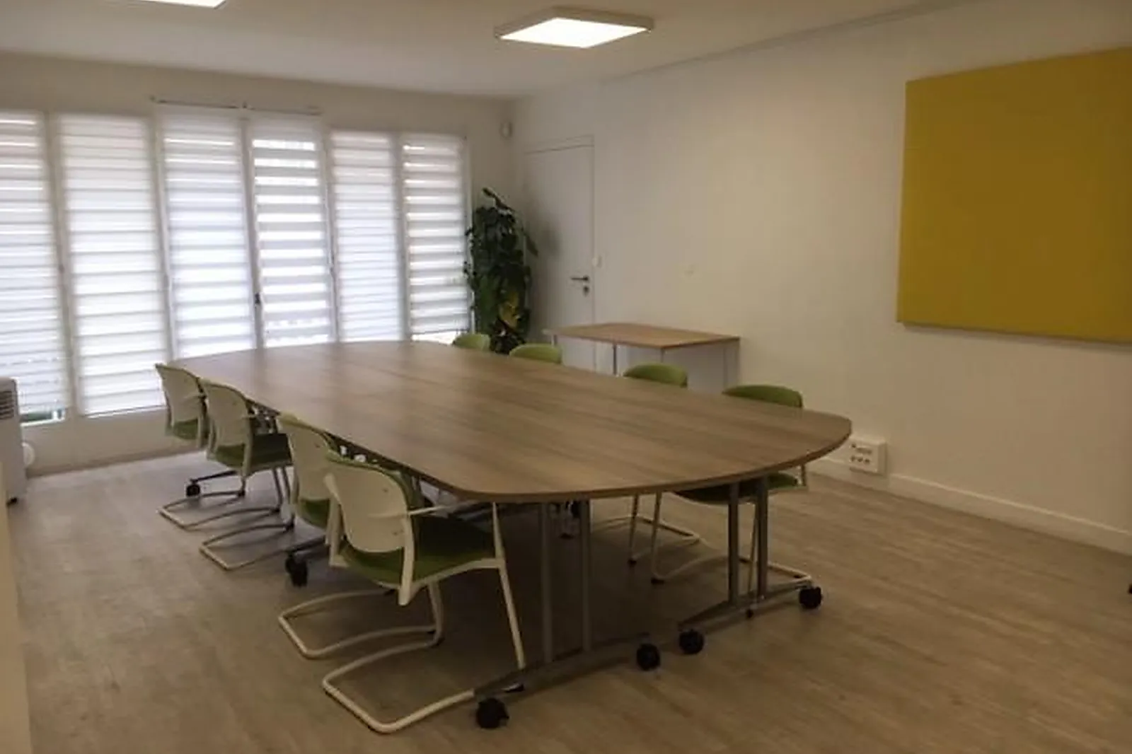 Lieux événementiels, SALONS 8EME SENS