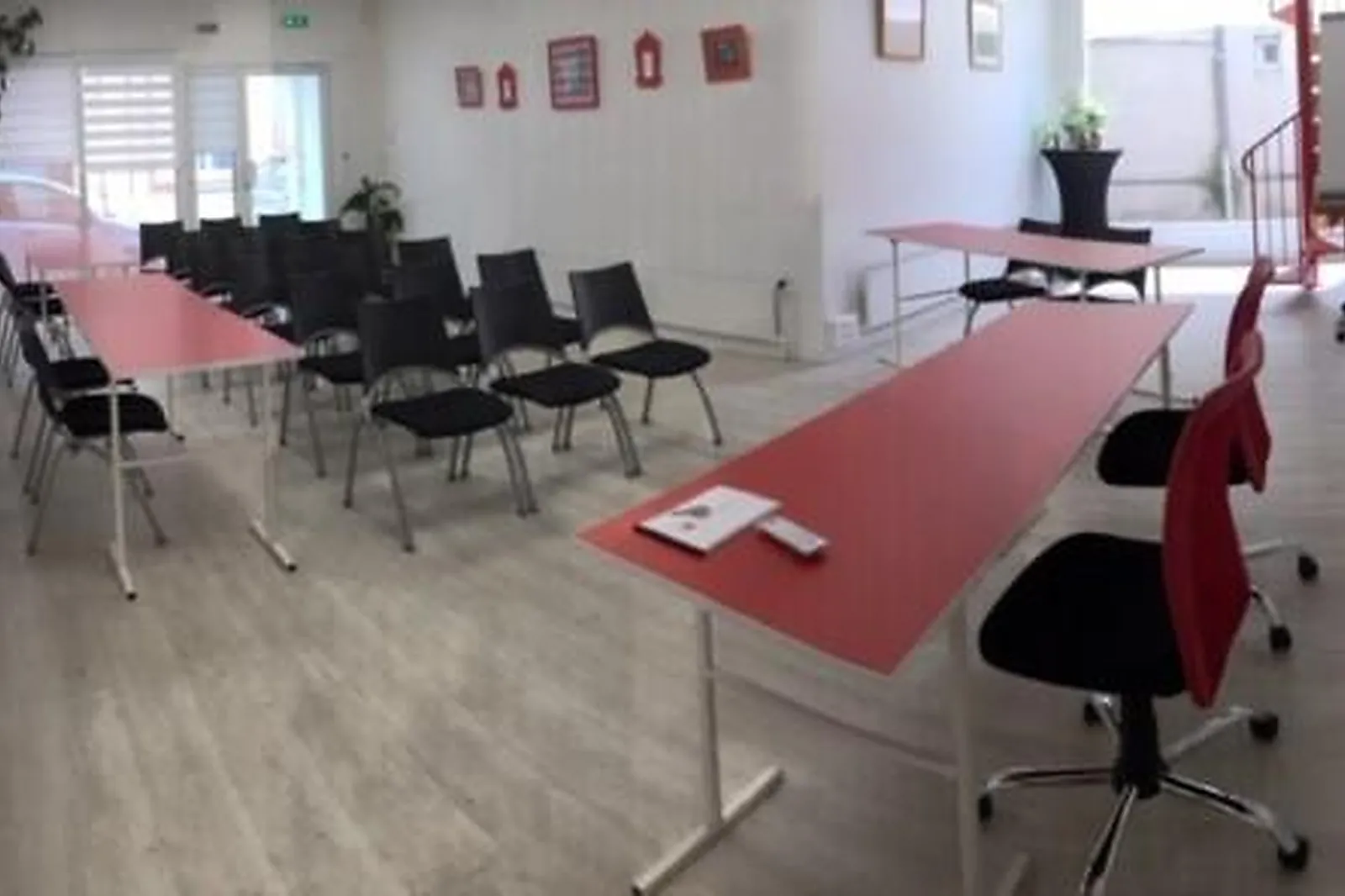 Lieux événementiels, SALONS 8EME SENS