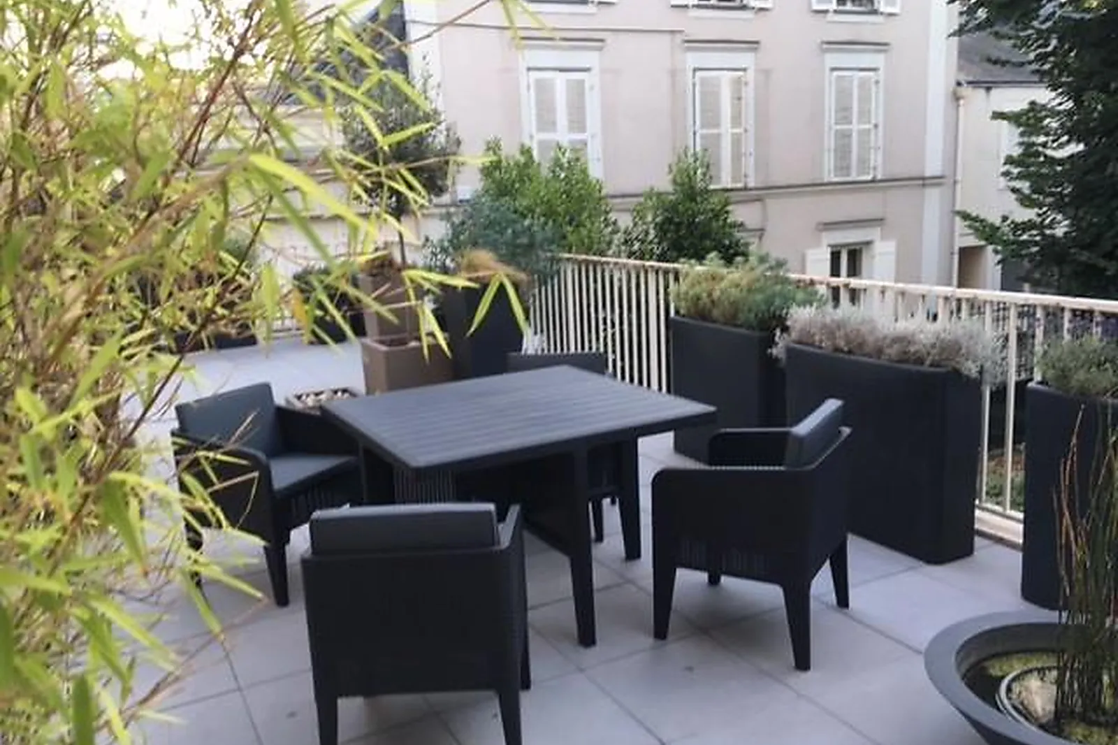 Lieux événementiels, SALONS 8EME SENS