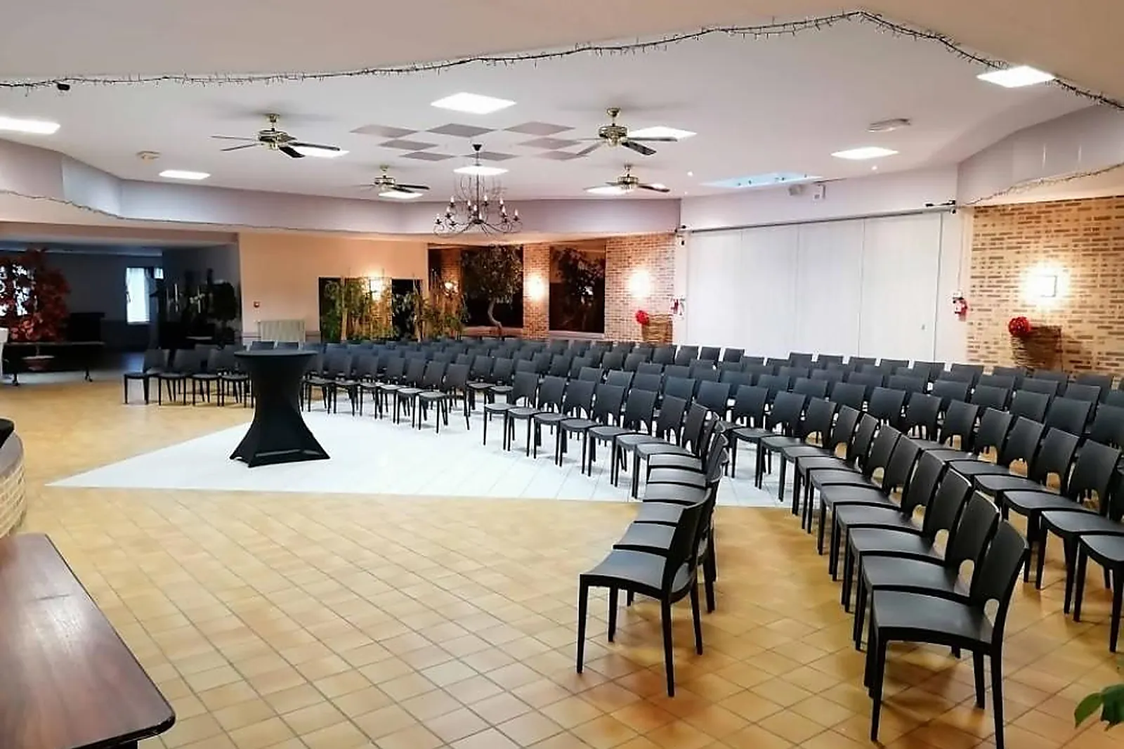 Lieux événementiels, SALONS DE MONTLOUIS