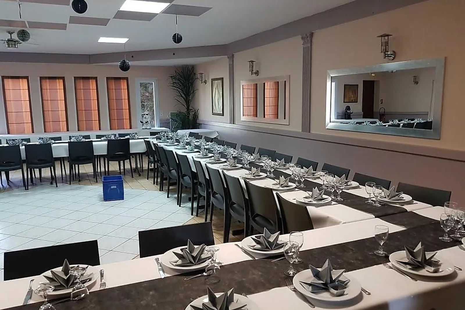 Lieux événementiels, SALONS DE MONTLOUIS