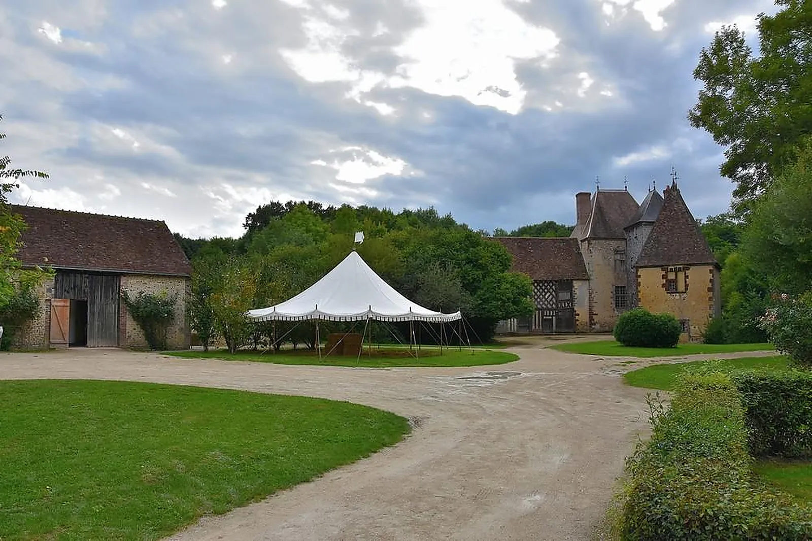 Lieux événementiels, SEIGNEURIE D'ALLERAY