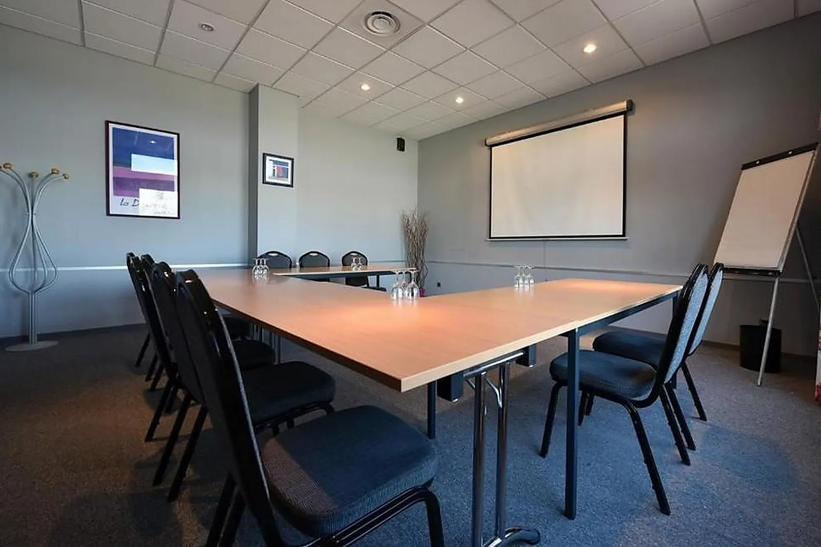 Lieux événementiels, SOUS LES PINS