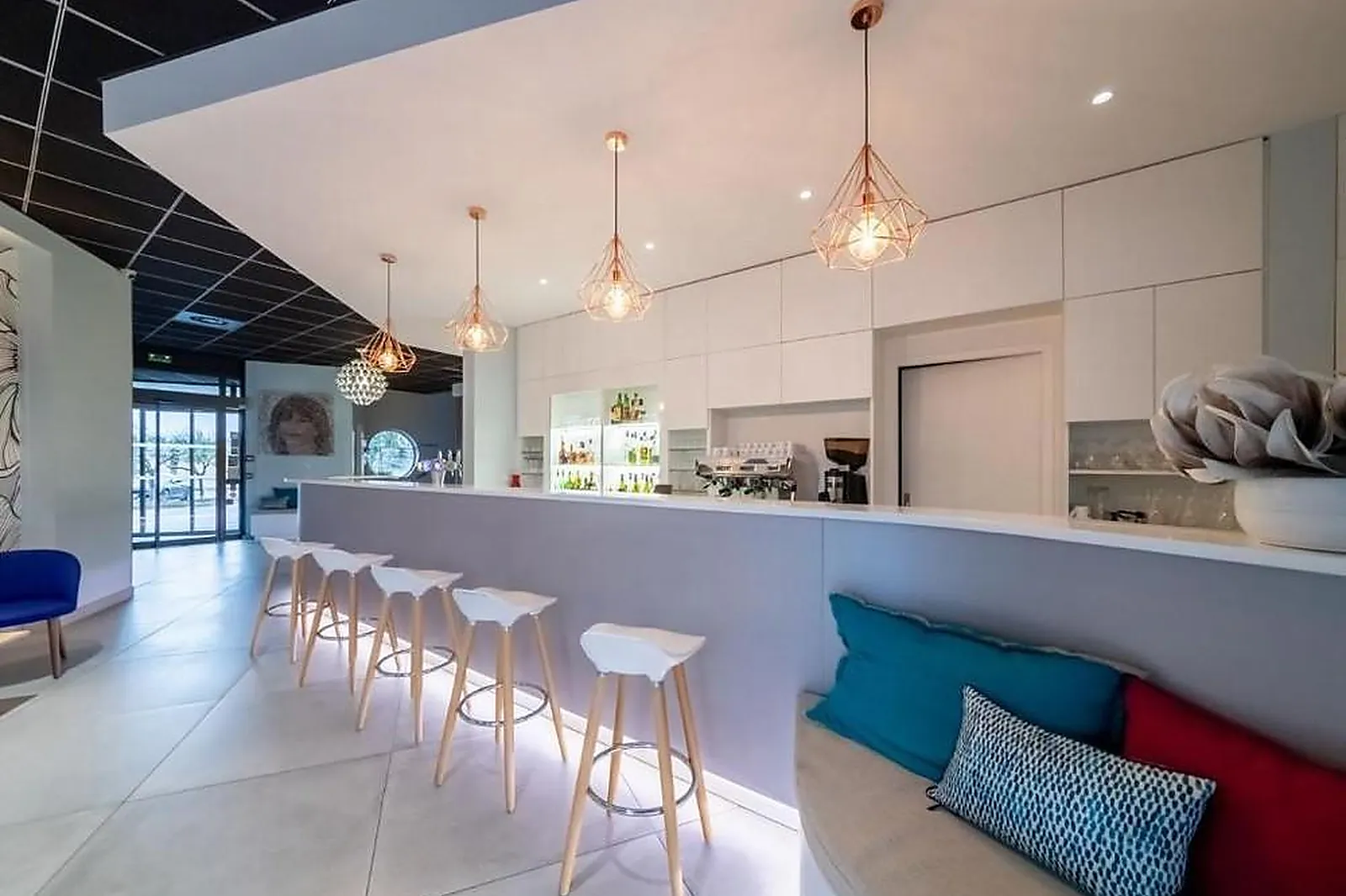 Lieux événementiels, SOUS LES PINS