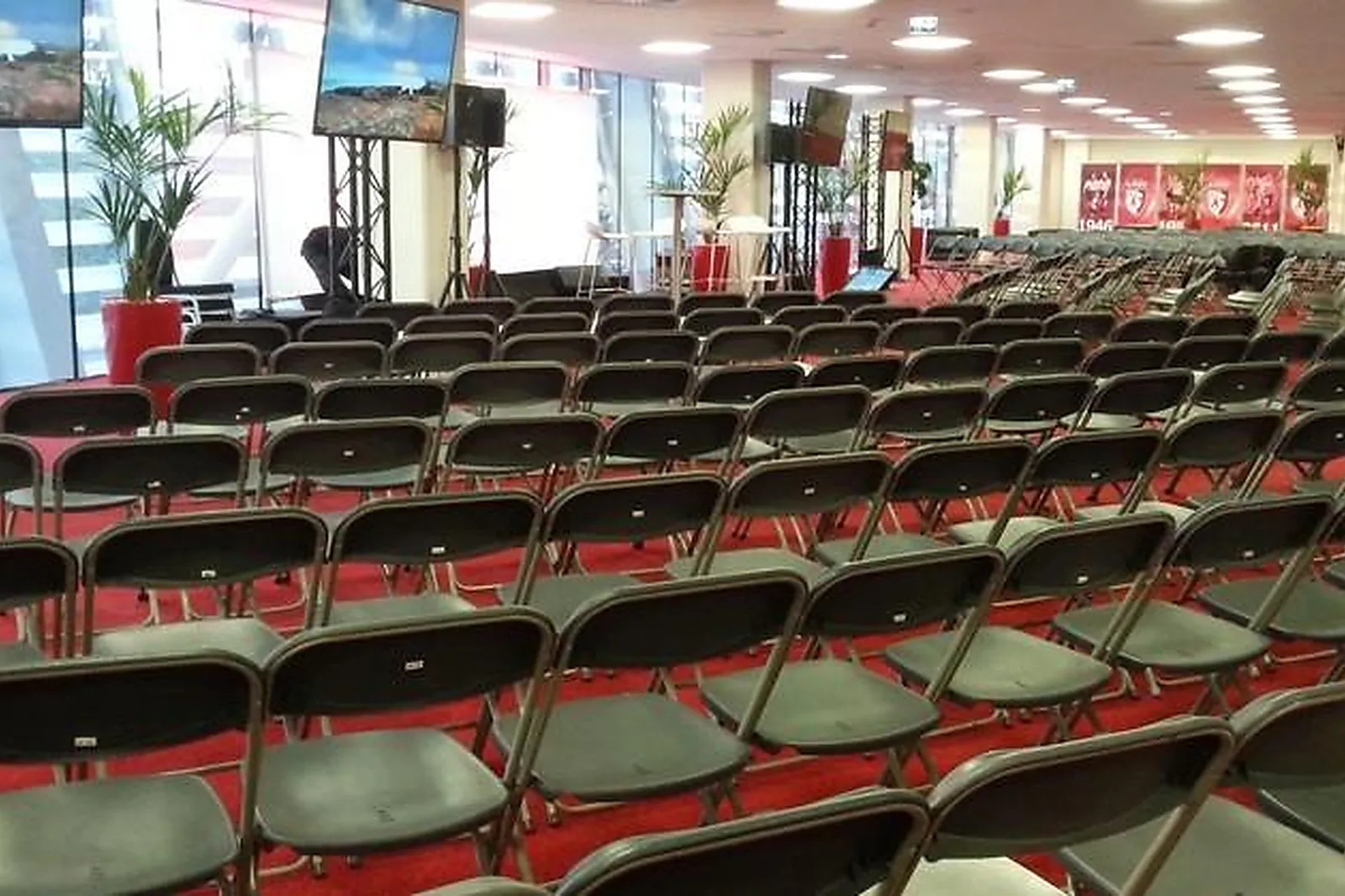 Lieux événementiels, STADE PIERRE MAUROY
