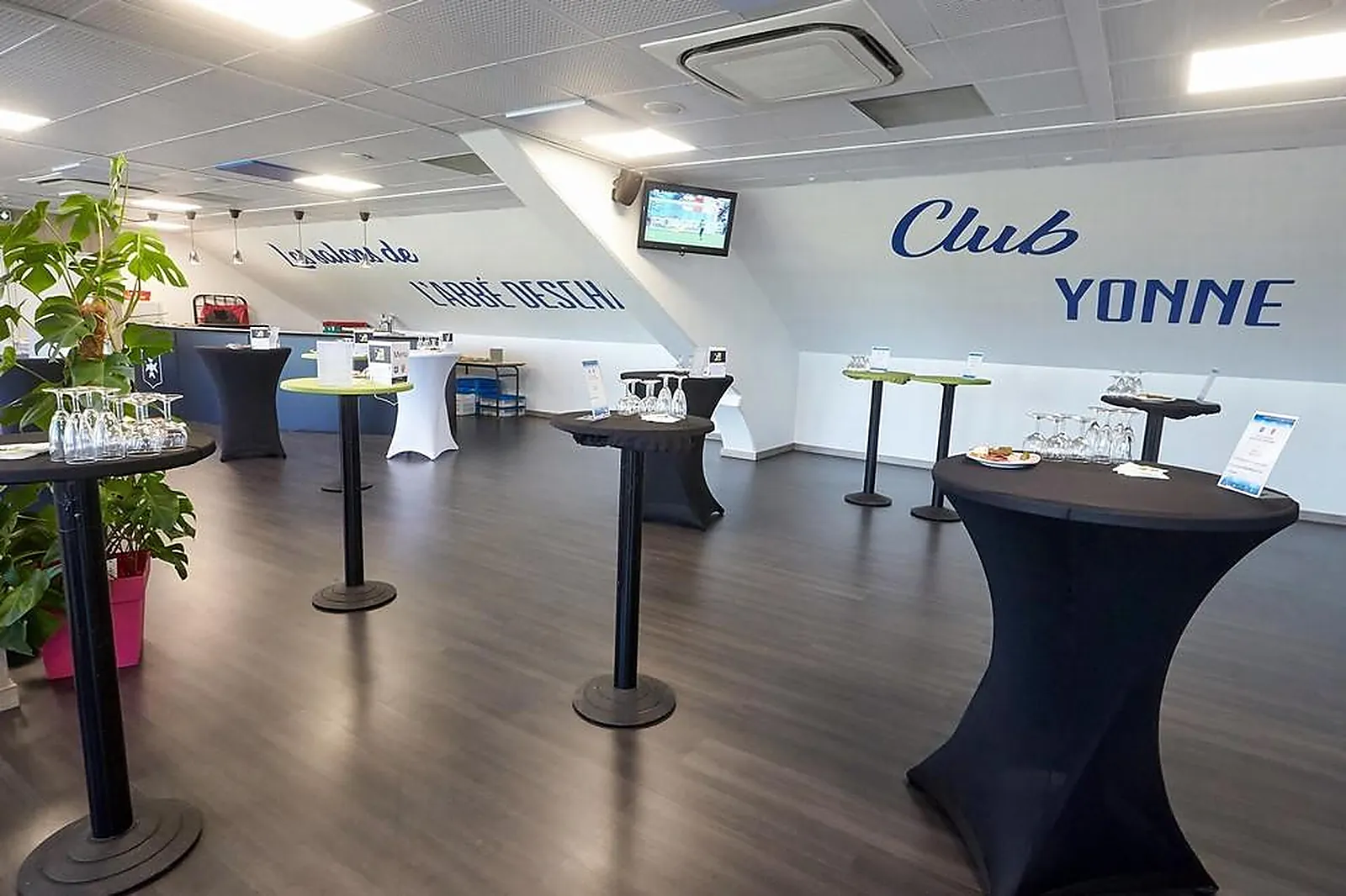 Lieux événementiels, STADE DE L'ABBÉ DESCHAMPS