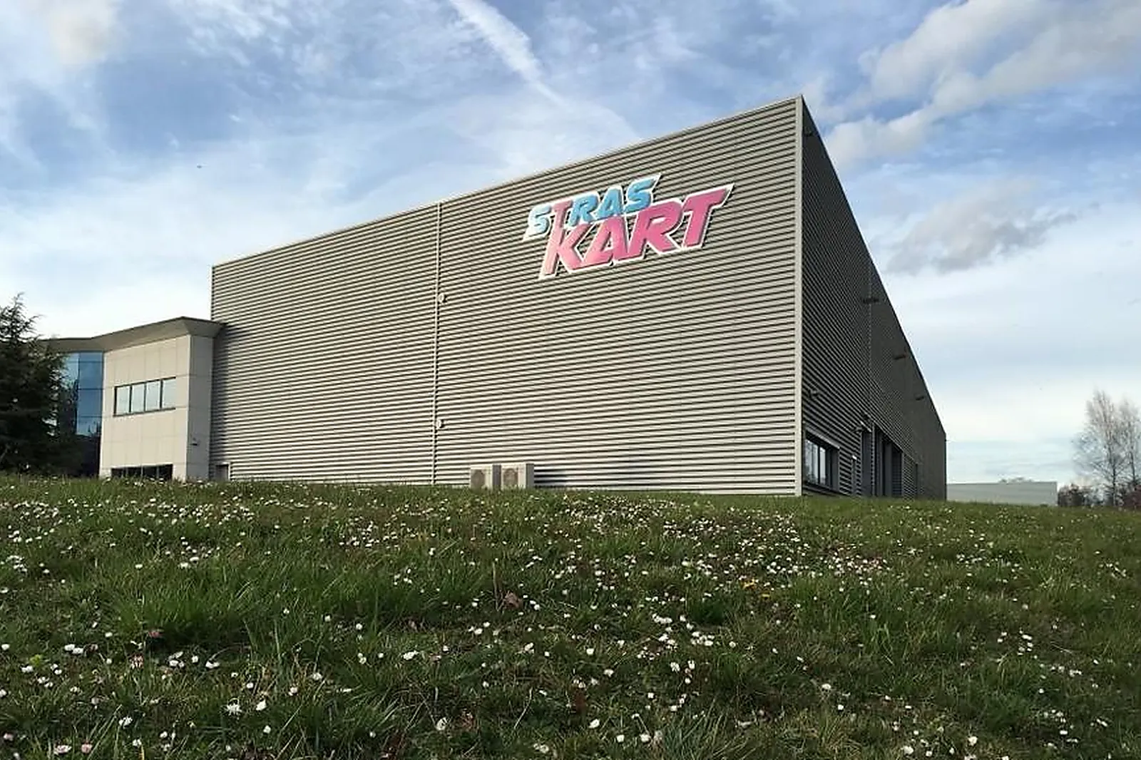 Lieux événementiels, STRAS KART