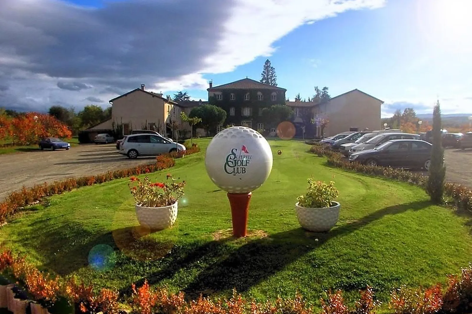 Lieux événementiels, SUPERFLU