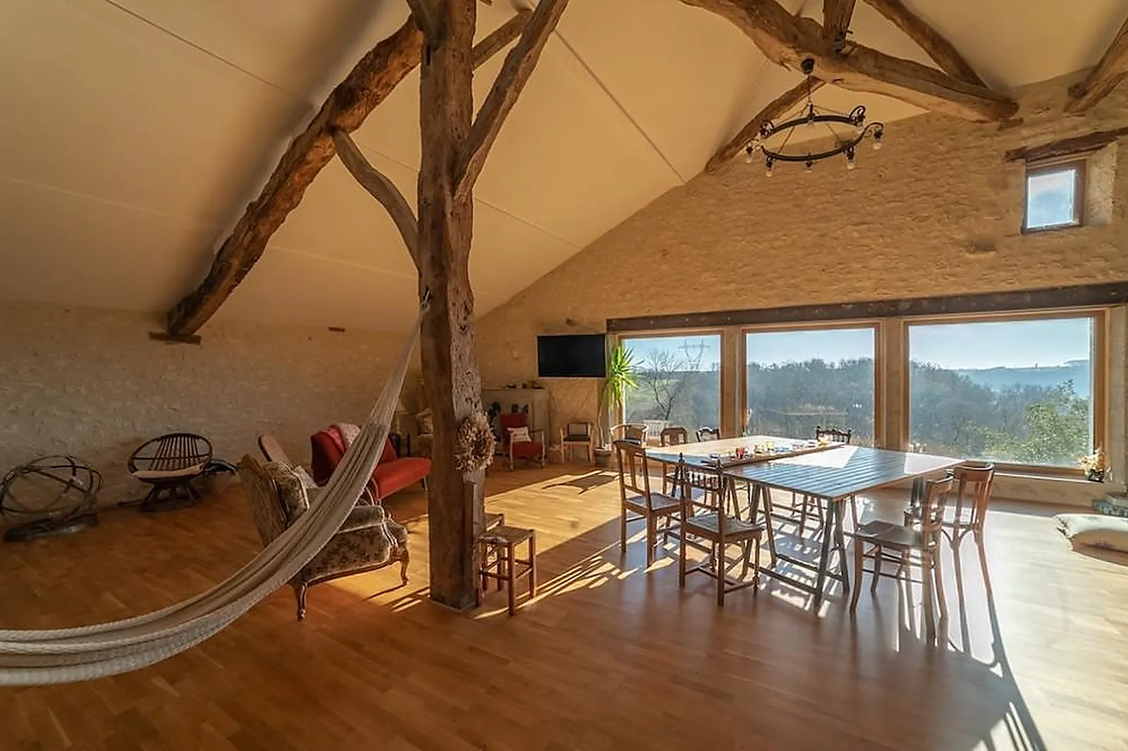 Lieux événementiels, THE HAPPY HAMLET