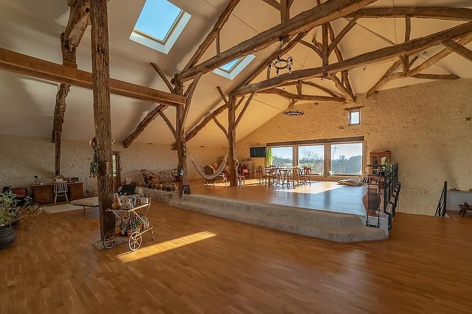 Lieux événementiels, THE HAPPY HAMLET