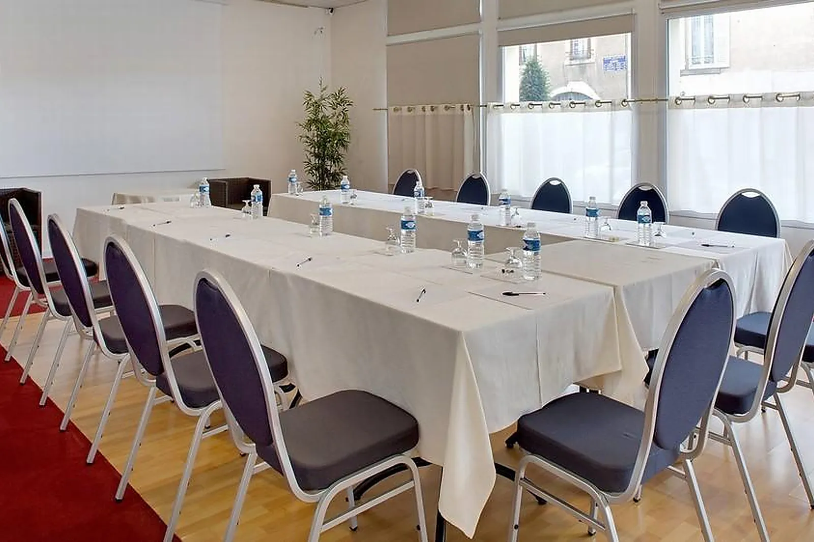 Lieux événementiels, THE ORIGINALS BOUTIQUE HÔTEL LE PARIOU ISSOIRE