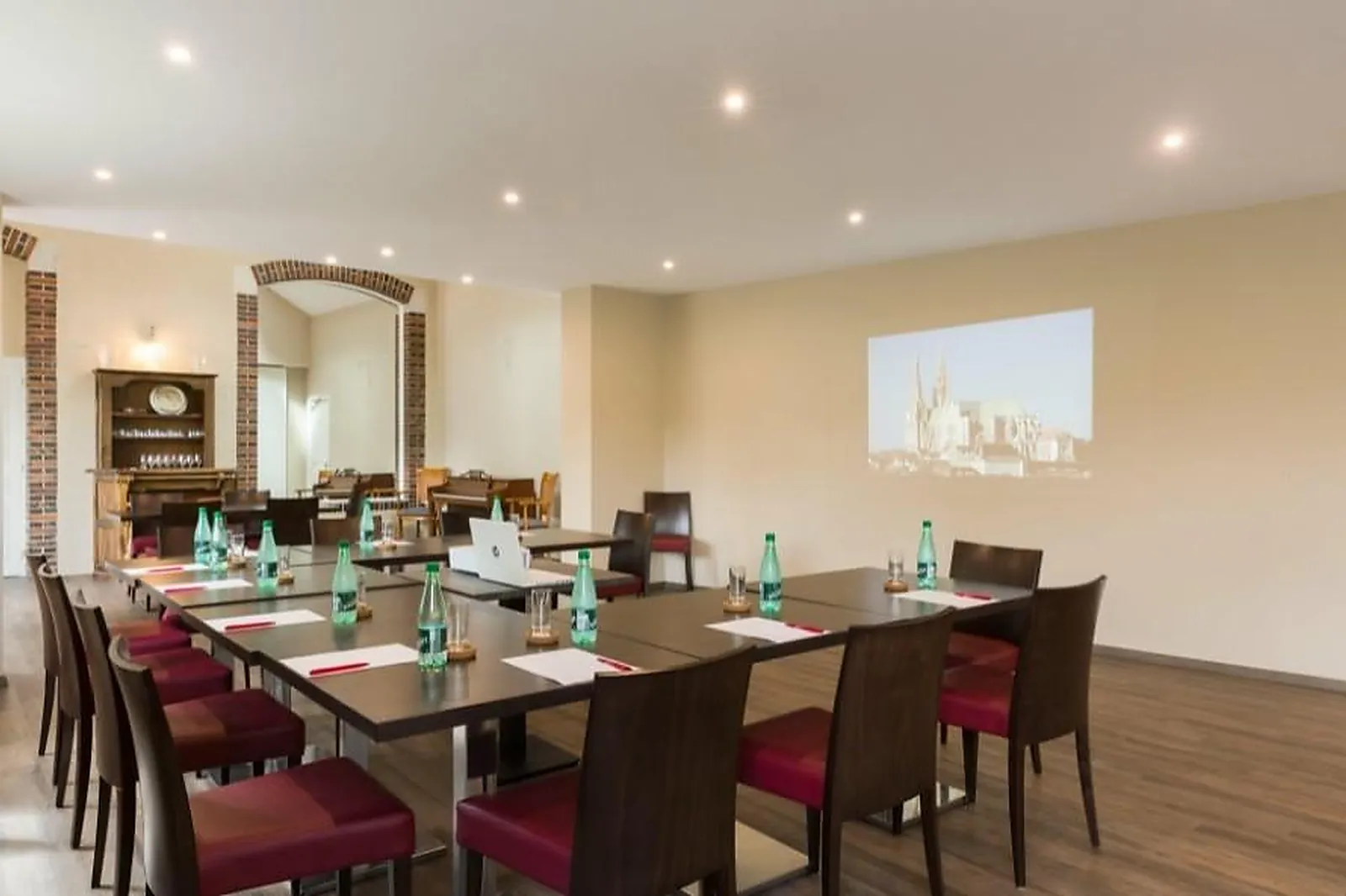 Lieux événementiels, THE ORIGINALS CITY LE RELAIS DES CARNUTES DREUX OUEST