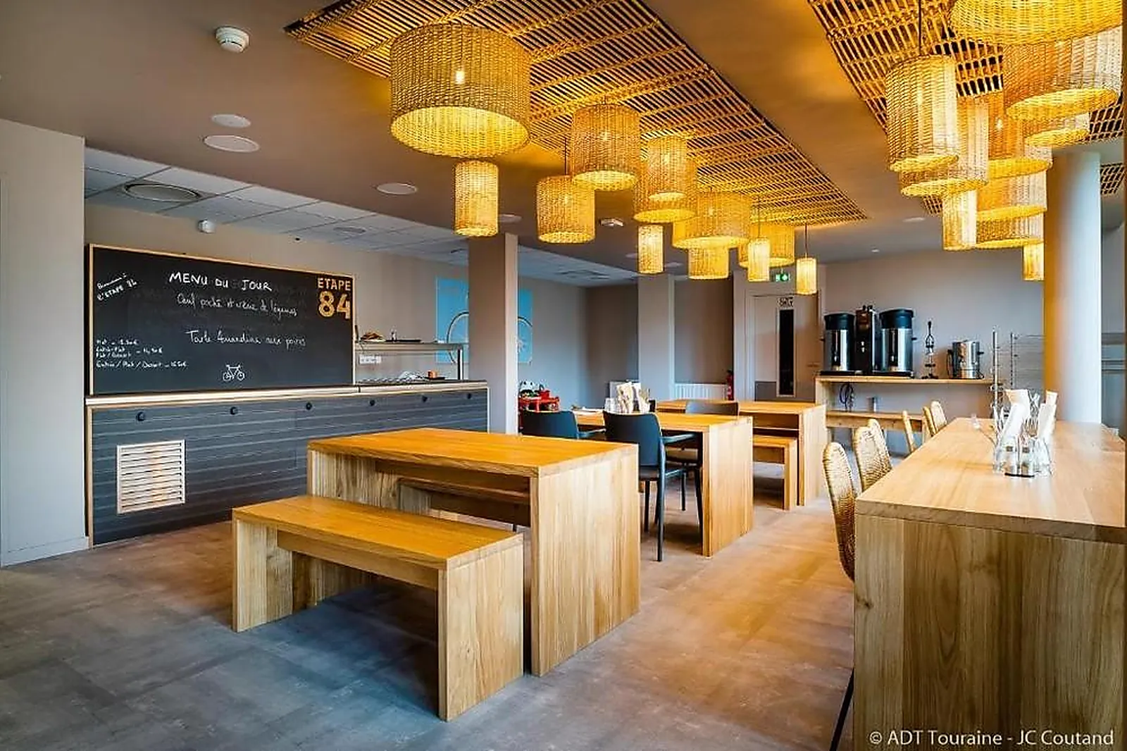 Lieux événementiels, THE PEOPLE HOSTEL