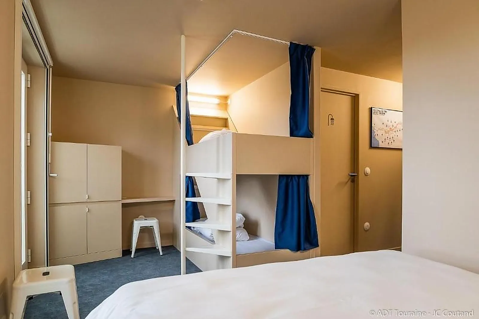 Lieux événementiels, THE PEOPLE HOSTEL