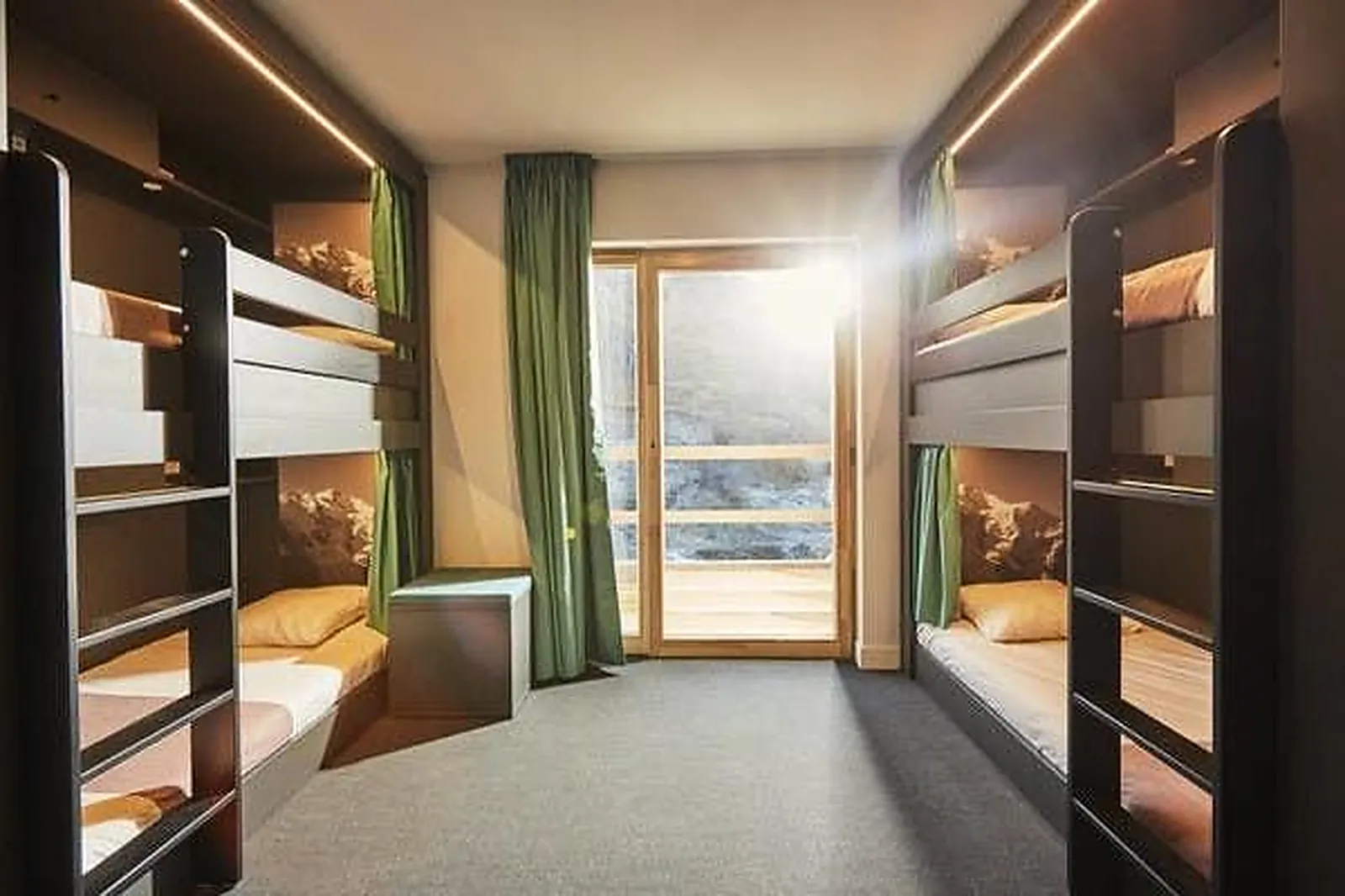 Lieux événementiels, THE PEOPLE HOSTEL LES DEUX ALPES