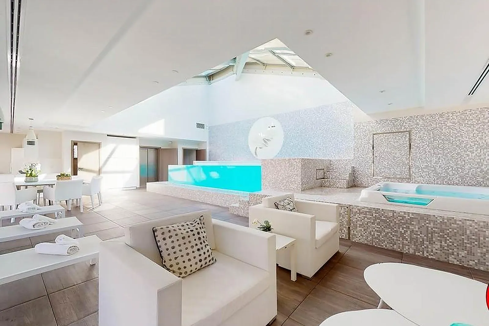 Lieux événementiels, THE POOL HOUSE CANNES