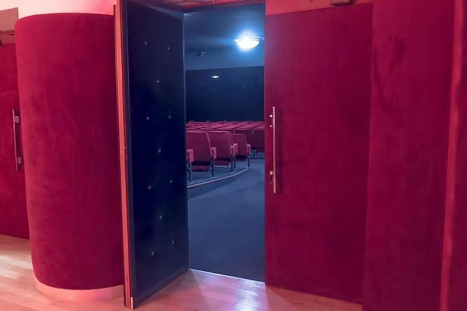 Lieux événementiels, THÉÂTRE LE RÉPUBLIQUE PARIS