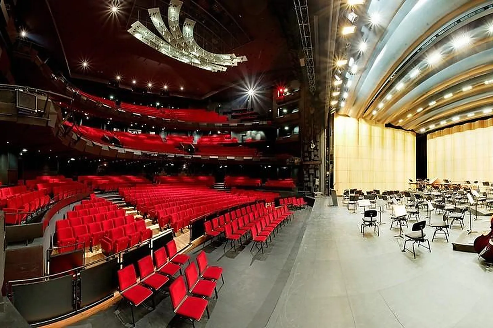 Lieux événementiels, THÉÂTRE DES ARTS