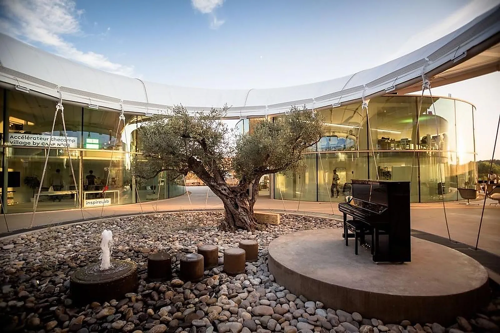 Lieux événementiels, THECAMP