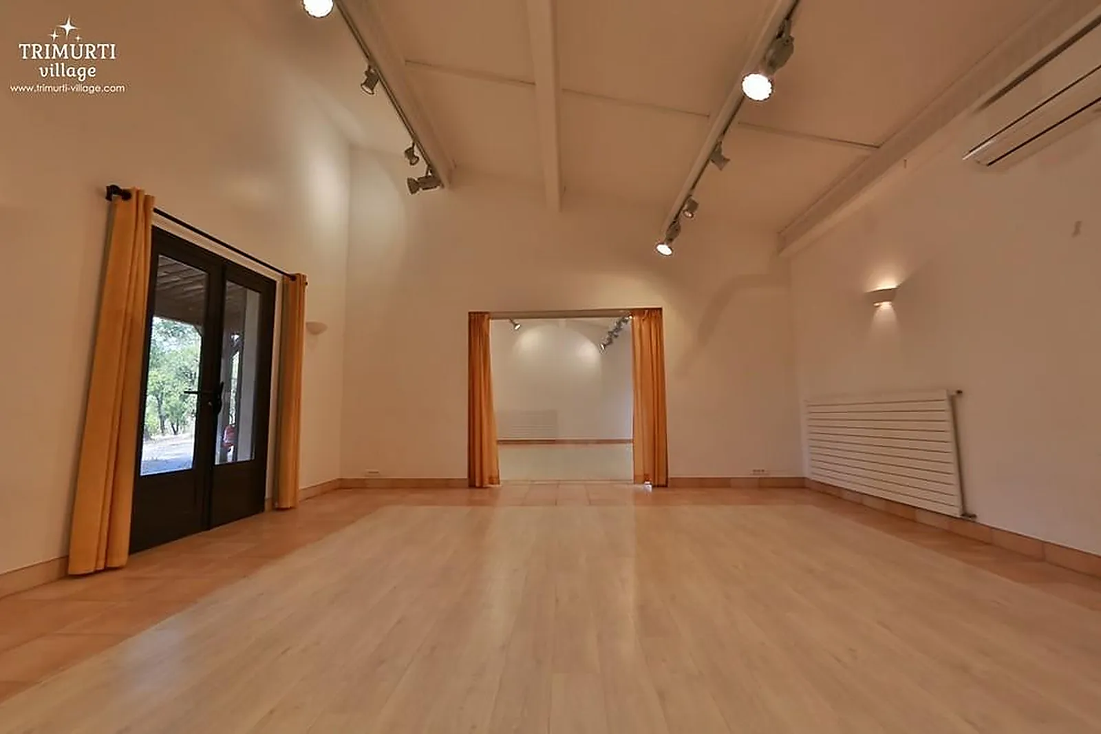 Lieux événementiels, TRIMURTI VILLAGE