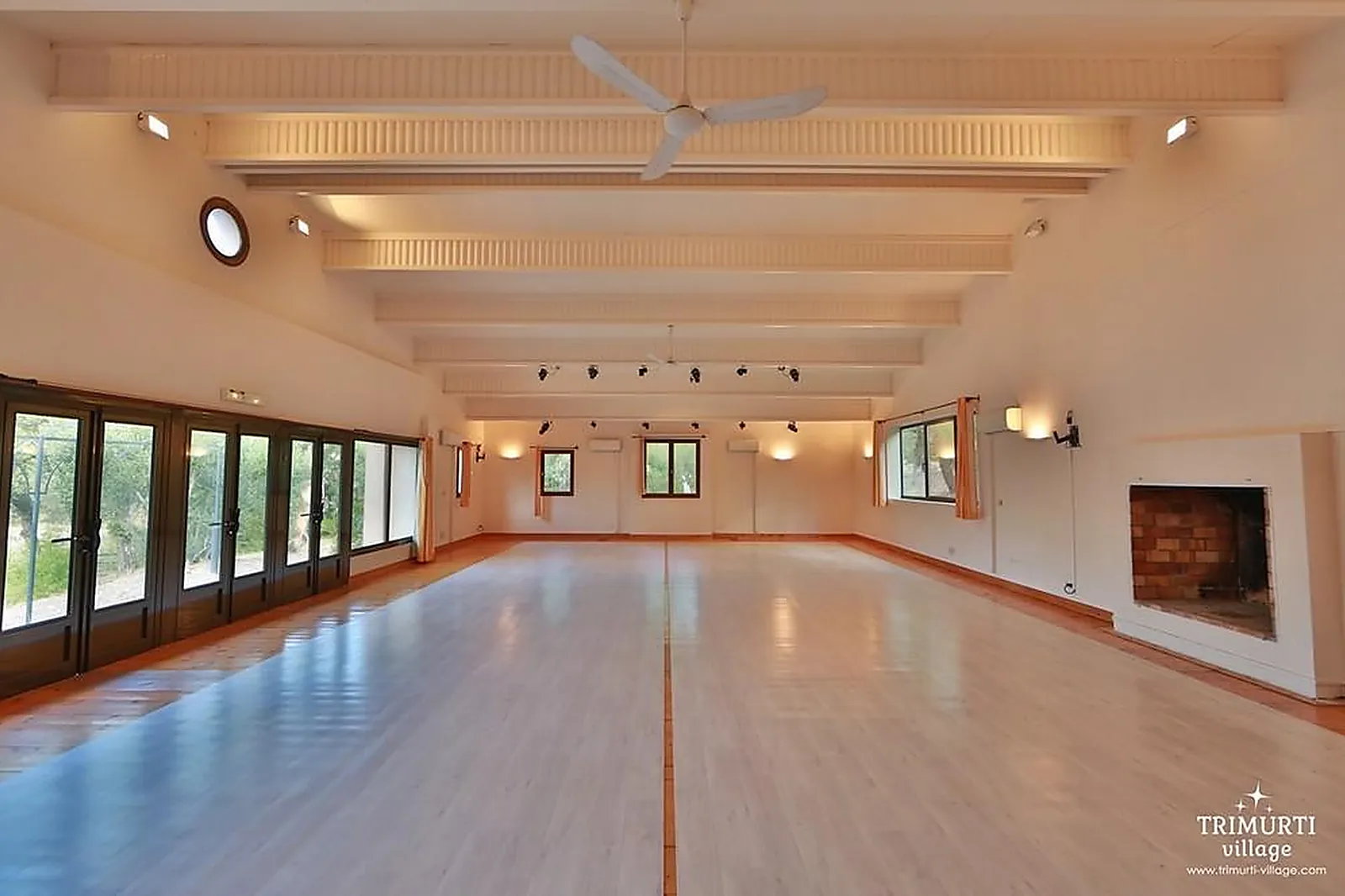 Lieux événementiels, TRIMURTI VILLAGE