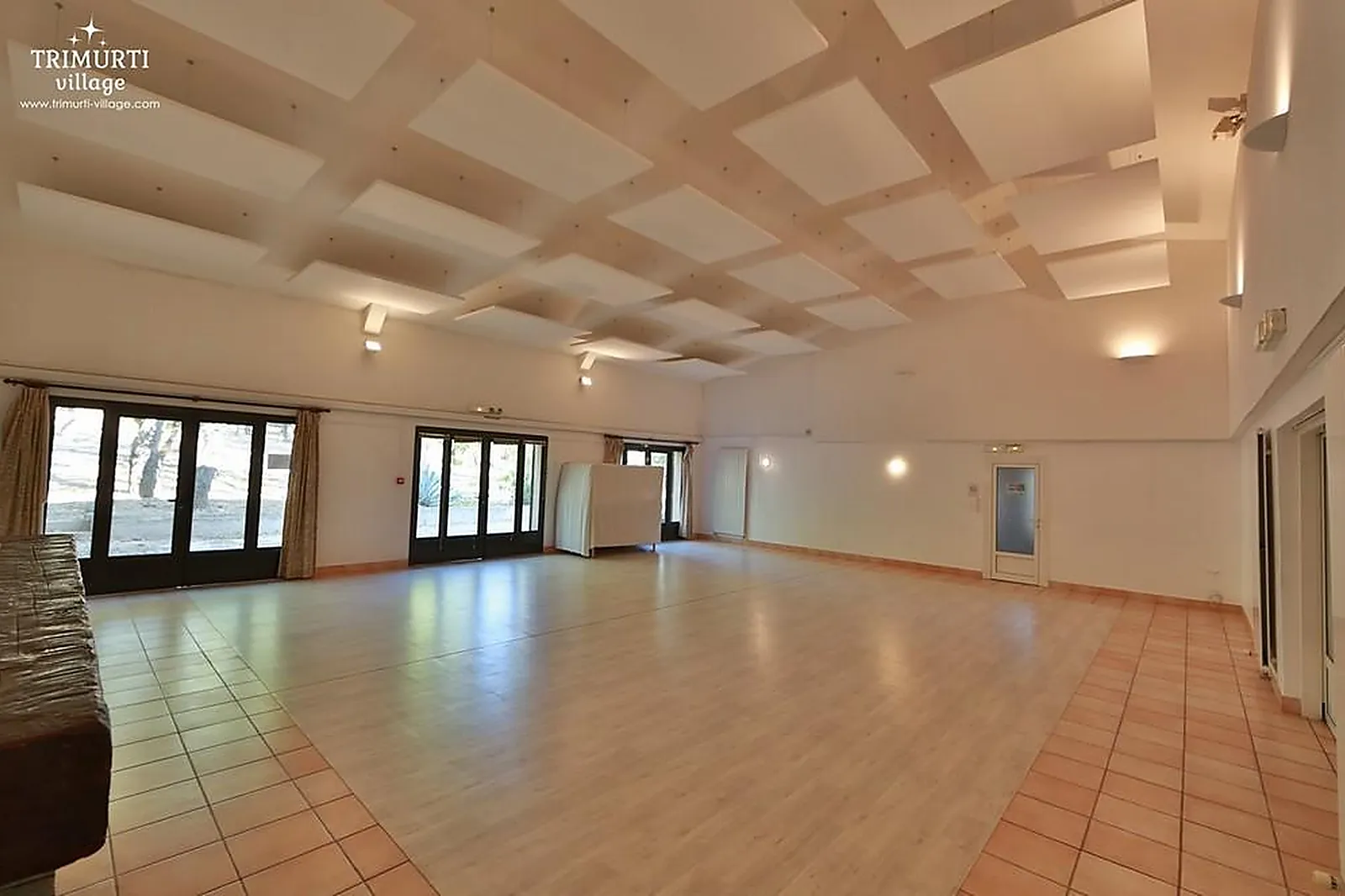 Lieux événementiels, TRIMURTI VILLAGE