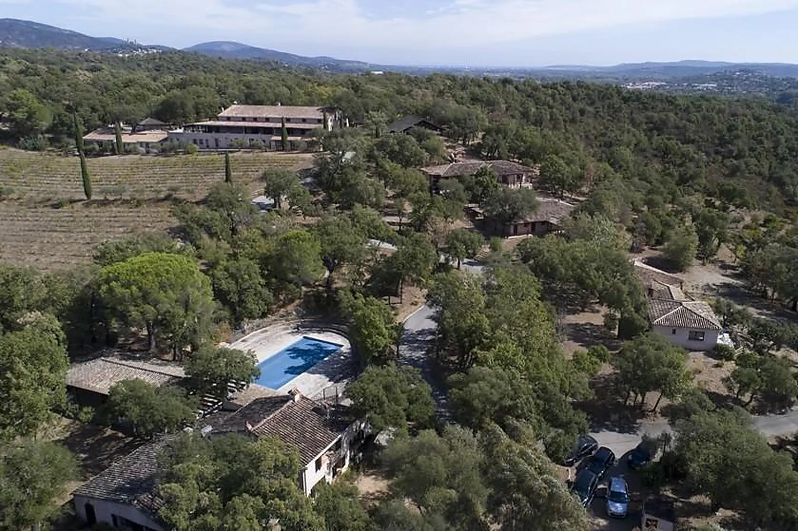 Lieux événementiels, TRIMURTI VILLAGE