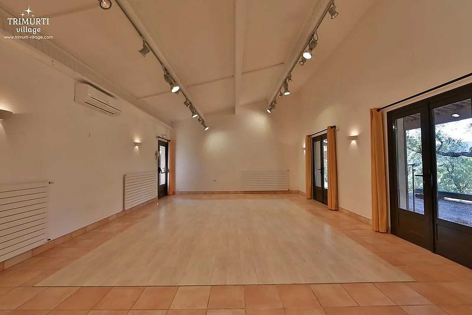 Lieux événementiels, TRIMURTI VILLAGE
