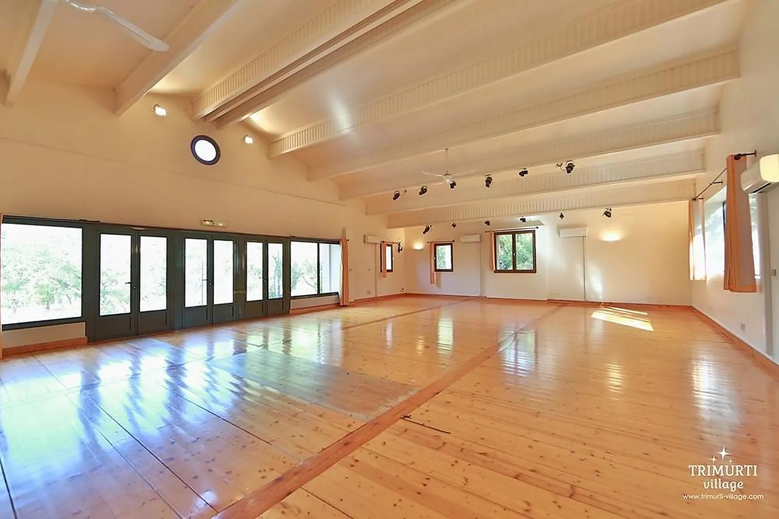 Lieux événementiels, TRIMURTI VILLAGE