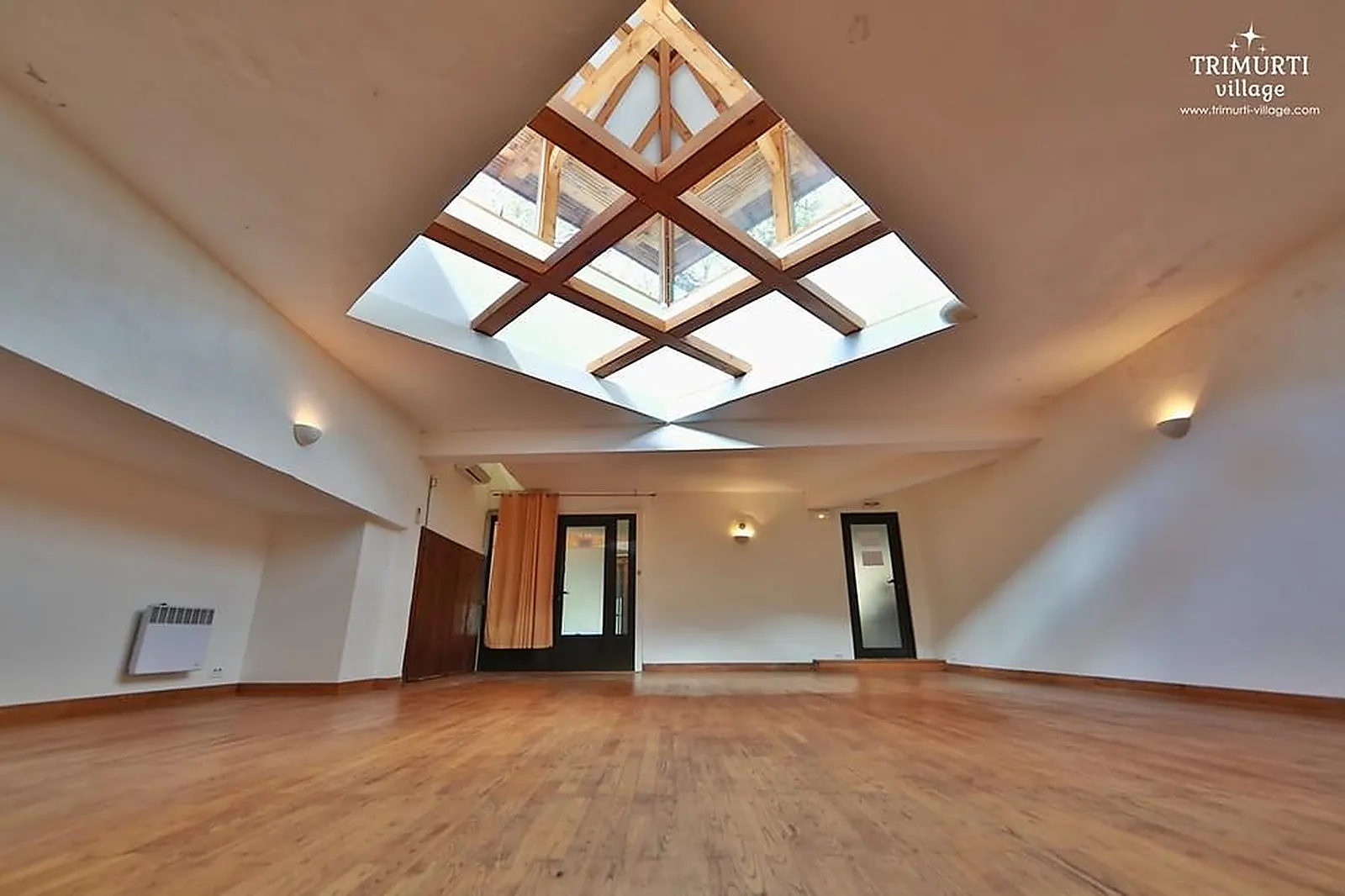 Lieux événementiels, TRIMURTI VILLAGE