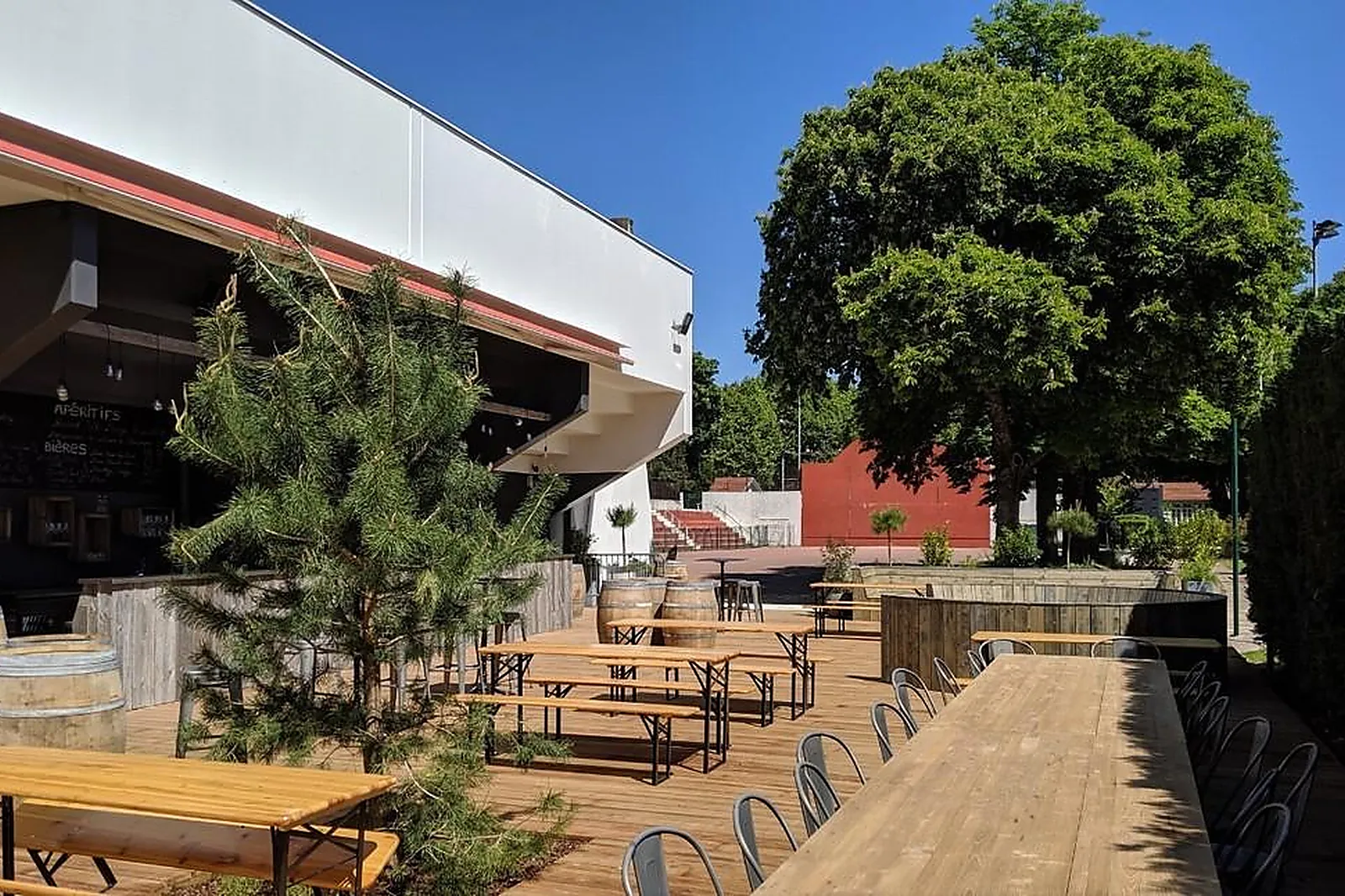 Lieux événementiels, TRINQUET VILLAGE