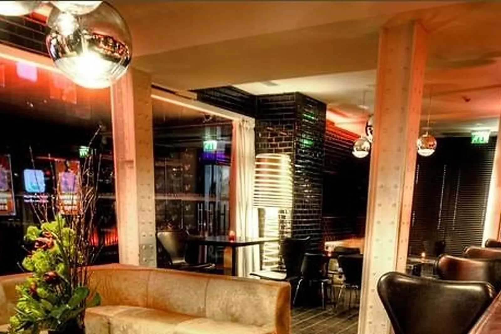 Lieux événementiels, VIP ROOM THEATER